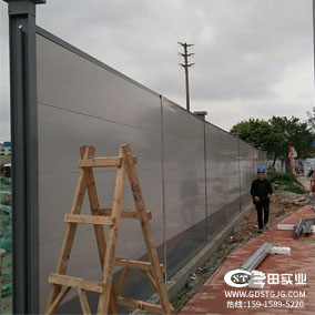 A4~2款鋼板圍墻工程施工現場