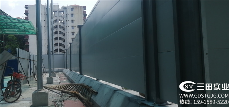 中大怡樂路A1~1款鋼板圍墻施工現場
