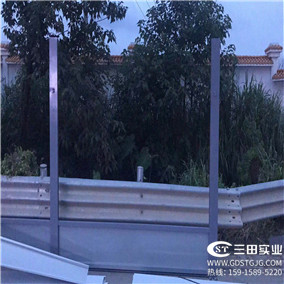 A4~2款鋼板圍墻工程安裝現場