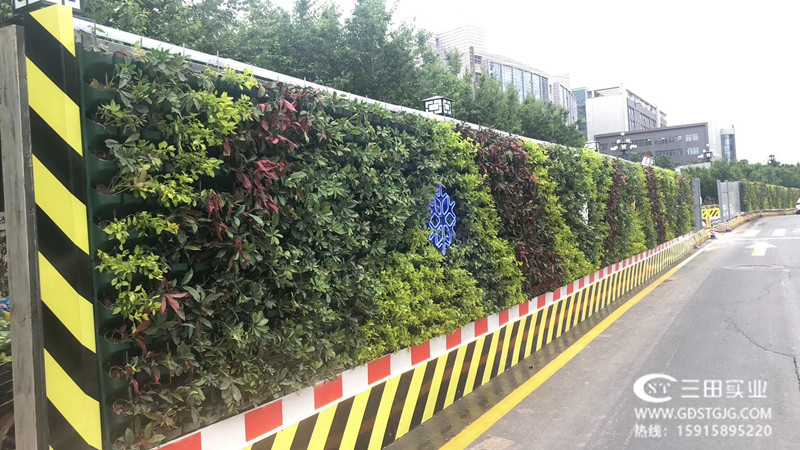 微風輕拂,三田鋼結構垂直綠植圍擋再現城市自然之美